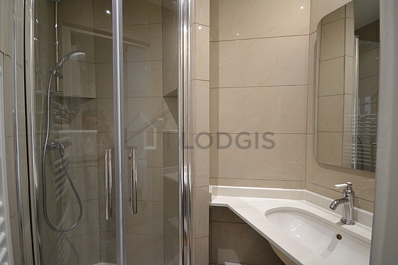 Pleasant and very bright bathroom with tile floor
