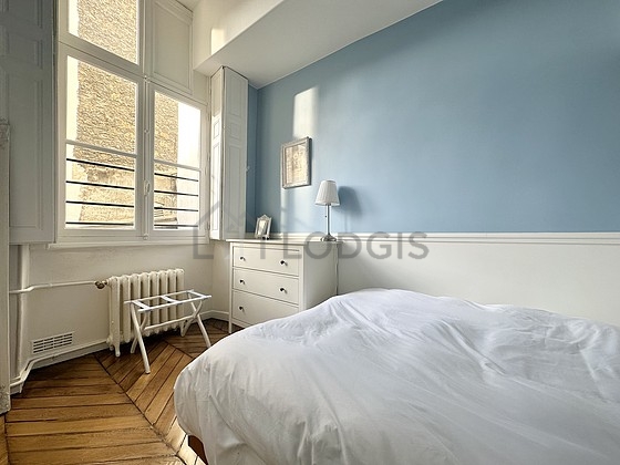 Very quiet bedroom for 2 persons equipped with 1 bed(s) of 140cm