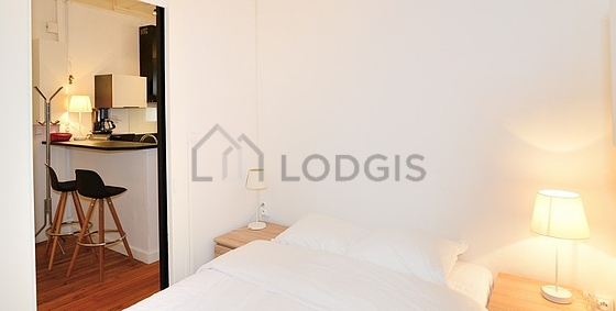 Chambre avec fenêtres double vitrage