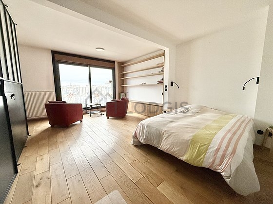 Quiet bedroom for 2 persons equipped with 1 bed(s) of 160cm