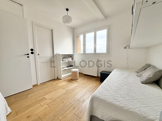 Chambre avec fenêtres