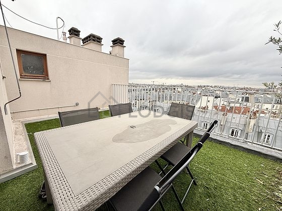 Balcony with the grass floor