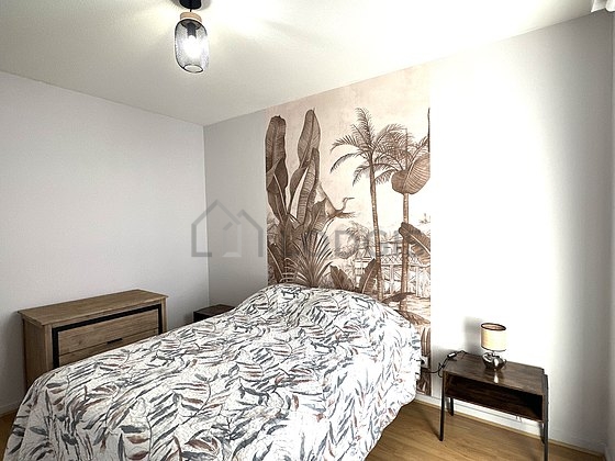 Chambre avec fenêtres double vitrage