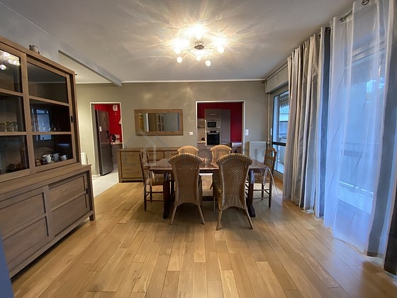 Great, very quiet and very bright sitting room of an apartment in Paris