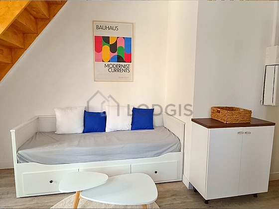 Very quiet living room furnished with 1 pullout bed(s) of 140cm, dining table, coffee table, 1 chair(s)