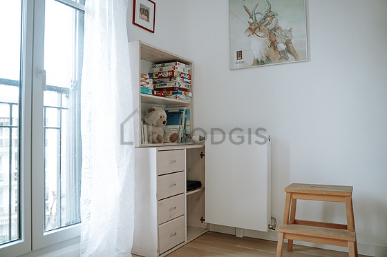 Chambre avec fenêtres double vitrage