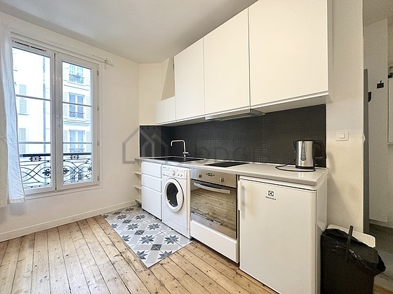 Cuisine équipée de lave linge, sèche linge, réfrigerateur, freezer