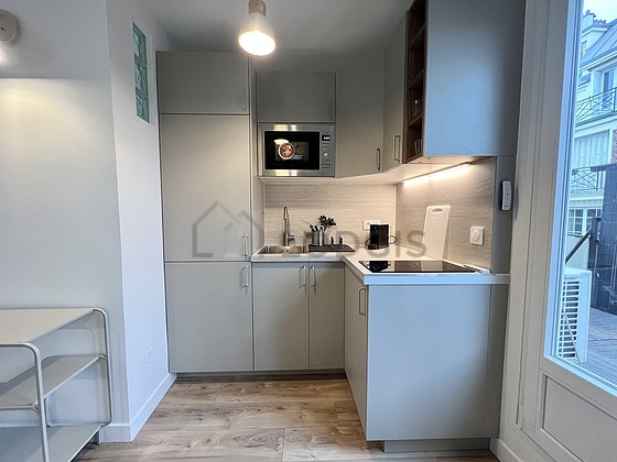 Great kitchen of 19m²opens on the living room
