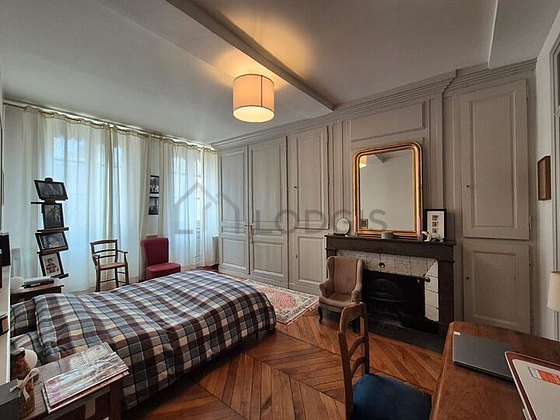 Chambre avec fenêtres double vitrage