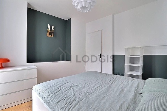 Chambre avec fenêtres double vitrage
