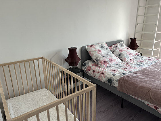 Chambre avec fenêtres