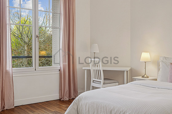 Quiet bedroom for 2 persons equipped with 1 bed(s) of 140cm