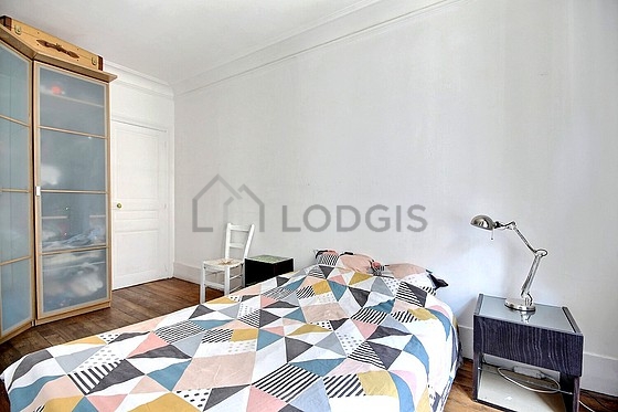 Chambre avec fenêtres