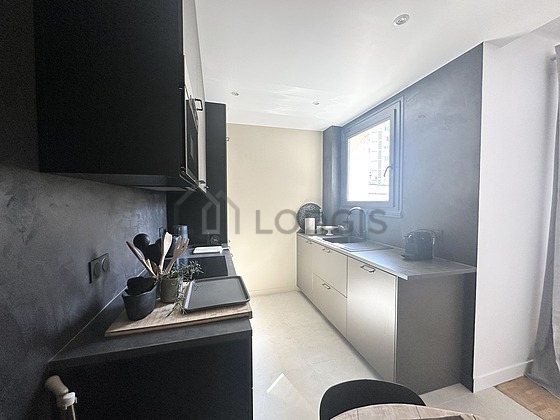 Cuisine dînatoire pour 4 personne(s) équipée de lave vaisselle, plaques de cuisson, réfrigerateur, hotte