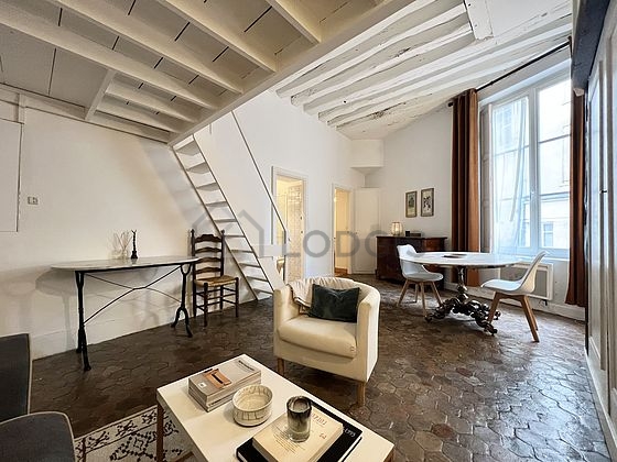 Quiet living room 