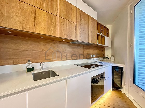 Cuisine équipée de lave linge, sèche linge, hotte