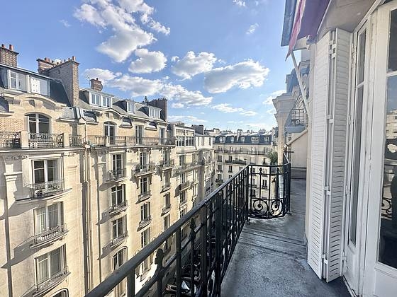 Beautiful balcon equipped with 1 chair(s)