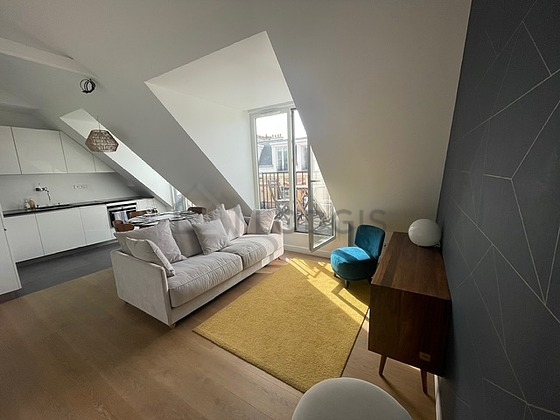 Salon avec du parquet au sol