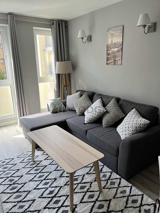 Living room furnished with 1 sofabed(s) of 140cm