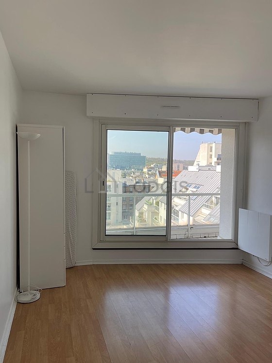 Chambre avec fenêtres double vitrage