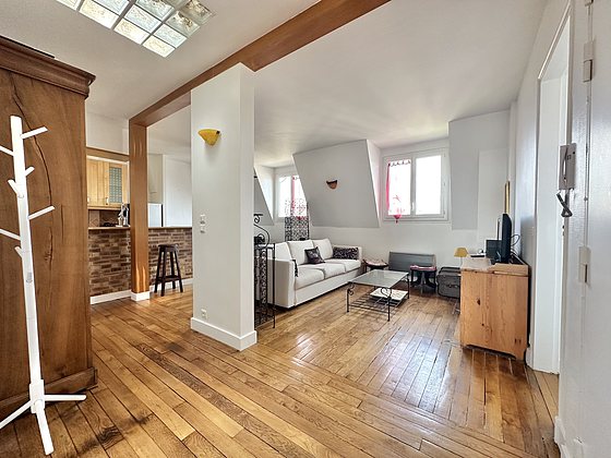 Beautiful entrance with wooden floor
