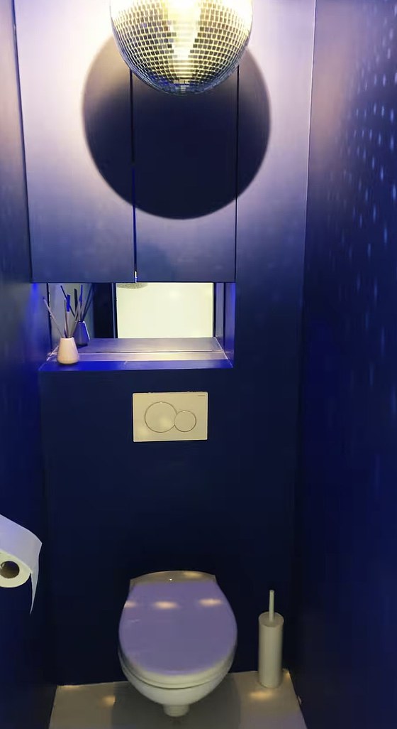 Toilettes indépendantes de la salle d'eau