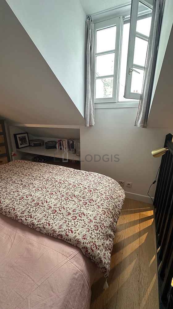 Chambre avec fenêtres