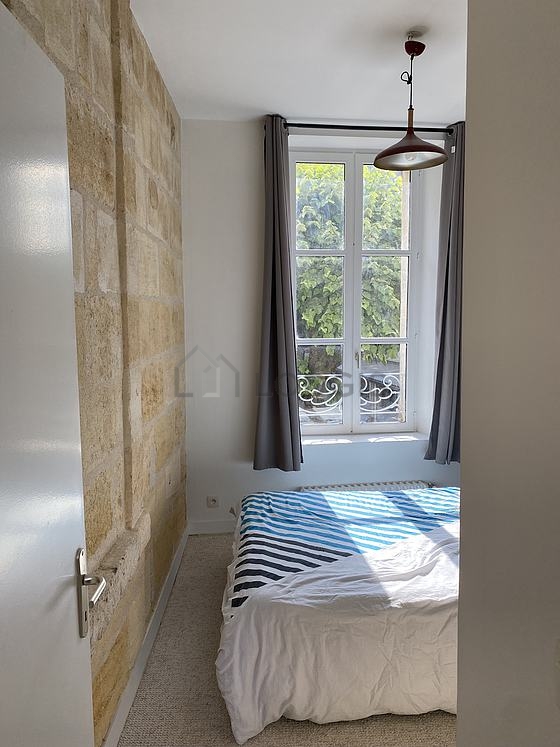 Bedroom of 9m² with the carpeting floor