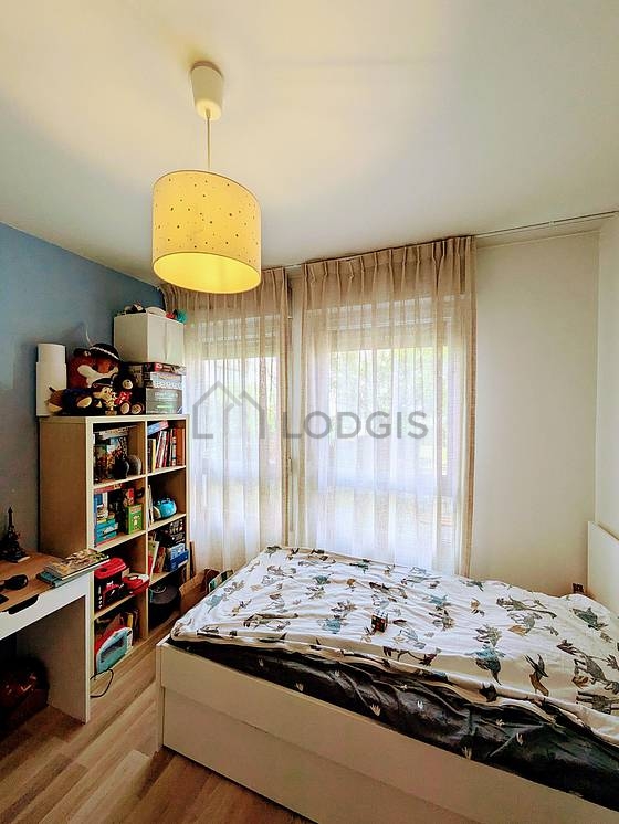Chambre de 10m² avec du parquet au sol