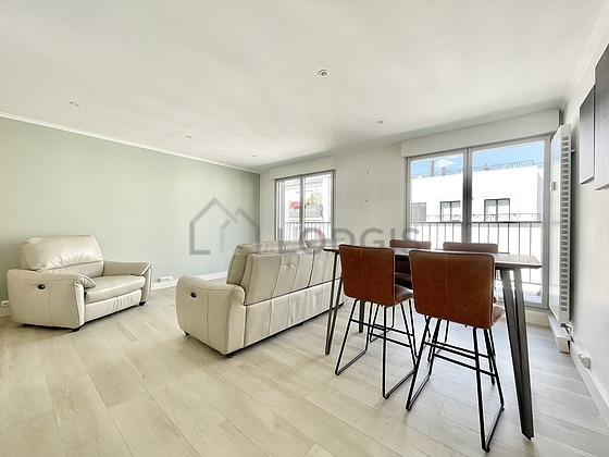 Great, very quiet and very bright sitting room of an apartment in Paris