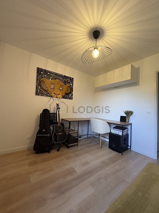 Chambre avec fenêtres double vitrage
