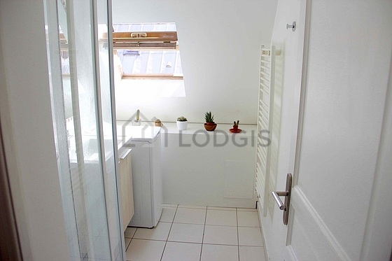Beautiful and bright bathroom with tile floor