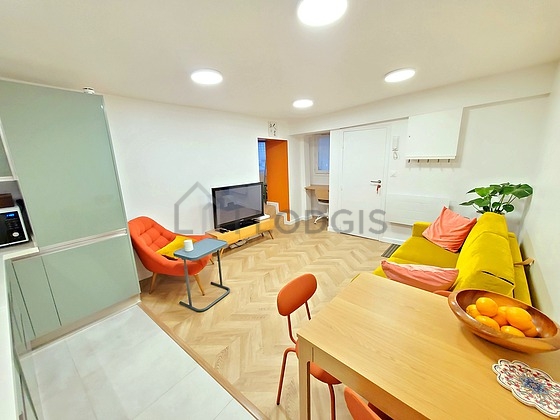 Salon de 18m² avec du parquet au sol