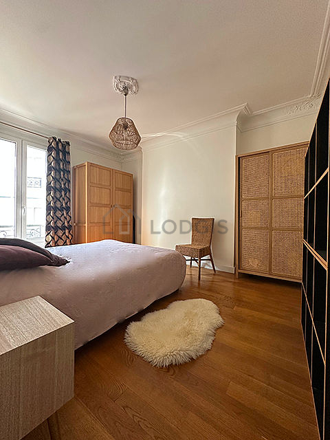 Chambre de 14m² avec du parquet au sol