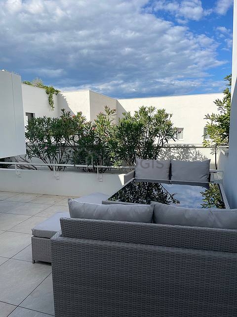 Balcony with tile floor