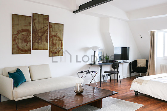 Séjour calme équipé de télé, 1 fauteuil(s), 1 chaise(s)