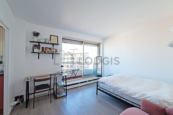 Séjour calme équipé de 1 lit(s) de 140cm, canapé, 1 chaise(s)