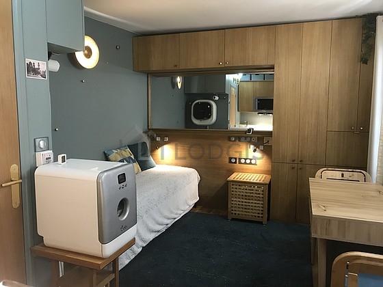 Séjour équipé de 1 lit(s) gigogne de 80cm, ventilateur, 1 chaise(s)