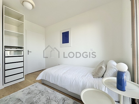 Quiet bedroom for 1 persons equipped with 1 bed(s) of 90cm