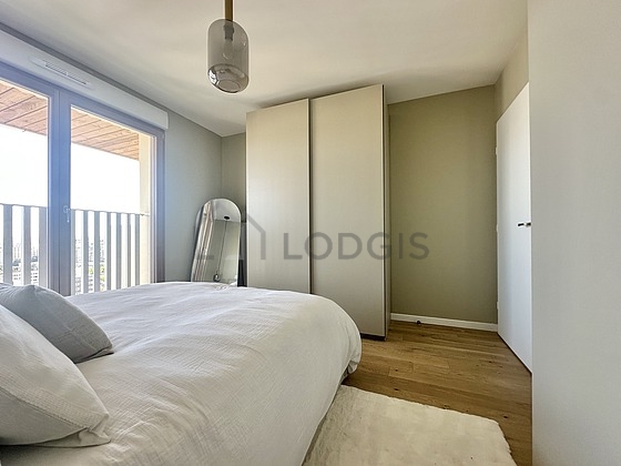 Chambre avec fenêtres double vitrage