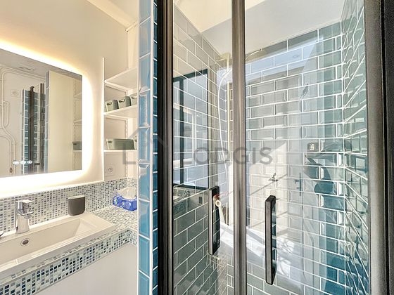 Bathroom equipped with separate shower, towel drying radiator
