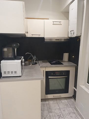 Belle cuisine de 5m² avec du carrelage au sol