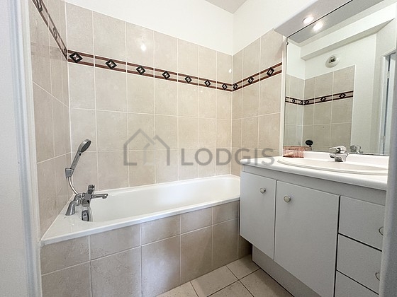 Beautiful and bright bathroom with tile floor