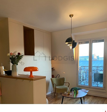 Séjour équipé de 1 lit(s) de 120cm, télé, ventilateur, 1 fauteuil(s)