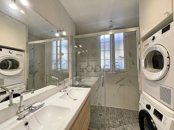 Beautiful and bright bathroom with tile floor