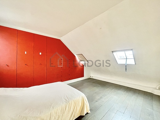 Chambre avec fenêtres