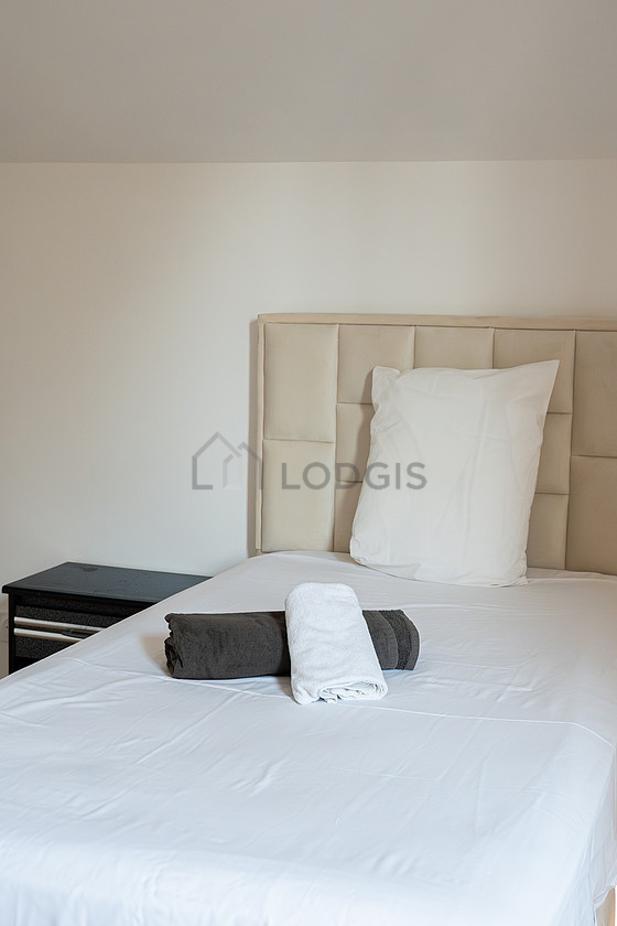 Chambre avec fenêtres