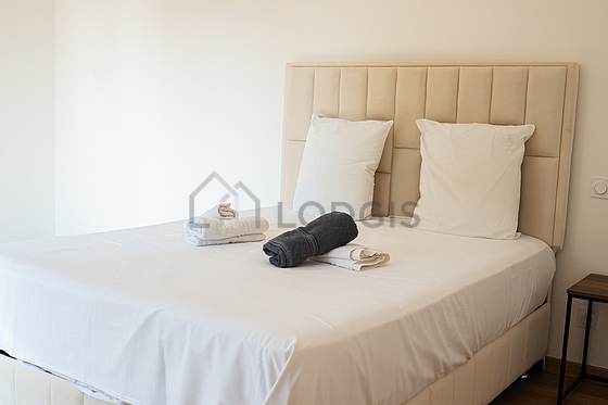 Chambre avec fenêtres
