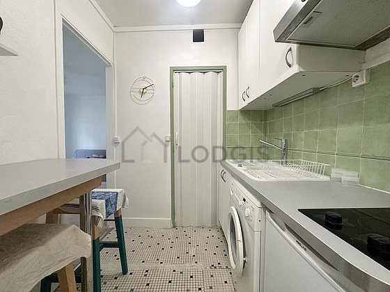 Cuisine dînatoire pour 2 personne(s) équipée de lave linge, réfrigerateur, freezer, hotte
