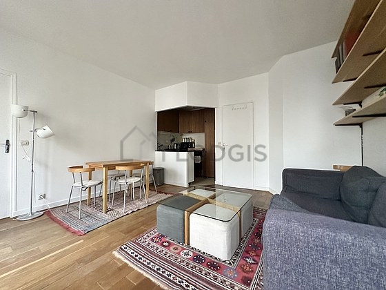 Quiet living room furnished with home cinema, sofa, coffee table, 4 chair(s)
